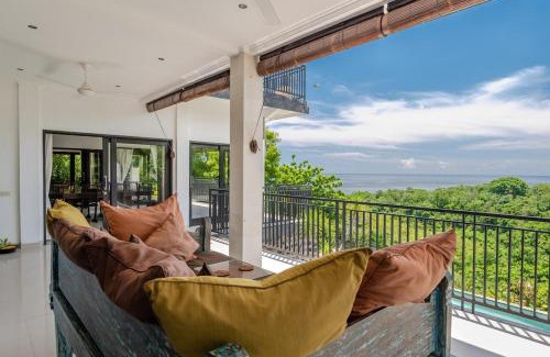 Temukus Villa | Jempiring - luxury spacious villa with staff!
