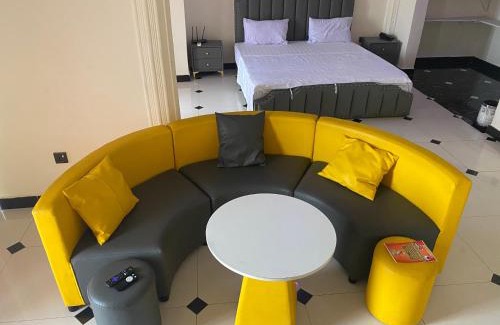 Freetown House | Jennabwa Lodge and Restaurant