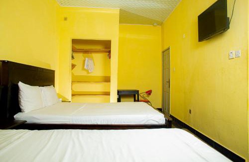 Freetown House | Jennabwa Lodge and Restaurant