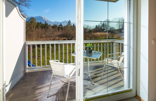 Bischofswiesen Apartment | Jenner, 1-2 Pers., 72 m², Schlafzimmer, Wohnzimmer, Kochnische, Badewanne, Dusche und WC, Balkon