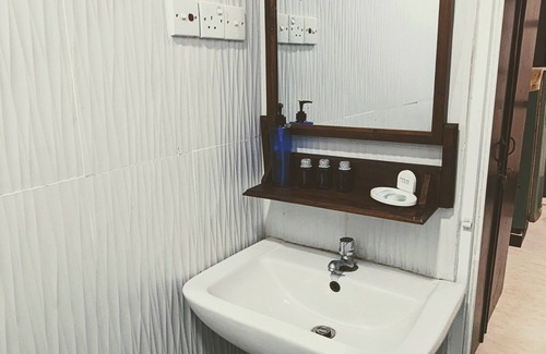 Ekala Bed & Breakfast | Jennifers Villa, Make your soul full in Love and Peace in Negombo AC,Wifi,Beach