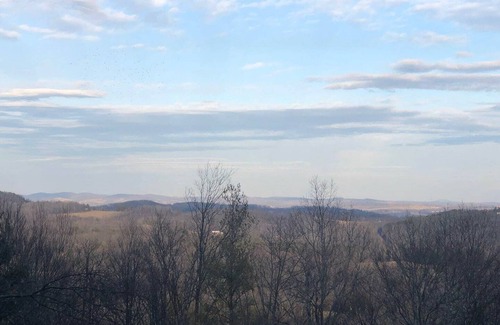 Fancy Gap House | Jenny's Yurt/Hot Tub By the BRPW, 3 Miles to I-77