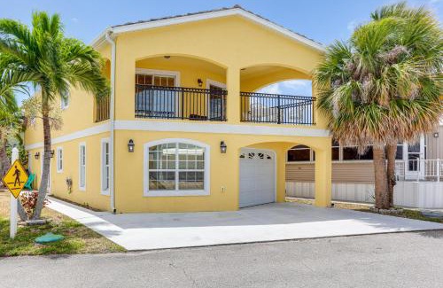 Nettles Island House | Jensen Beach Home with BBQ Grill Walk to Beach!