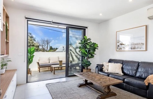 Port Fairy Apartment | Jerissa - Stylish Apartment in the Heart of Port Fairy