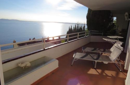 Almadraba-Canyelles Apartment | Jeroni pau
