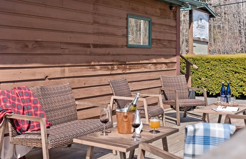 Tannersville Ski Chalet | Jessie's Harvest House Suite