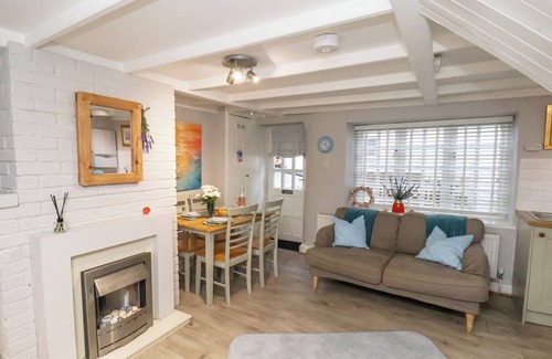 West Cliff Cottage | JET COTTAGE, pet friendly, with a garden in Whitby
