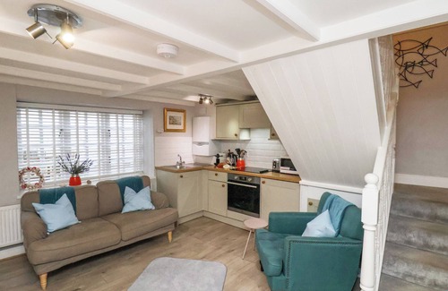 West Cliff Cottage | JET COTTAGE, pet friendly, with a garden in Whitby