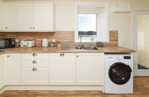 Harris Apartment | Jetty Cottage - A modern cottage with views of South Harris and the Castle