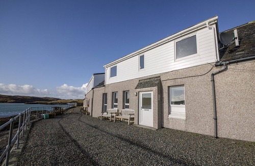 Harris Apartment | Jetty Cottage - A modern cottage with views of South Harris and the Castle