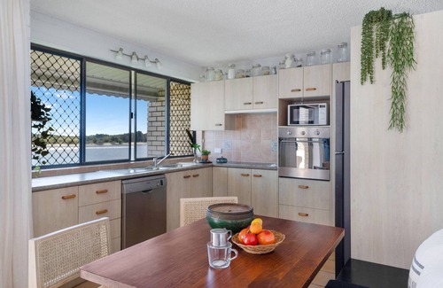 Maroochydore Apartment | Jetty Flats - Stylish Waterfront Escape