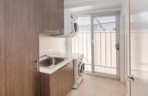 West Busselton House | Jetty Retreat- minutes to town and beach