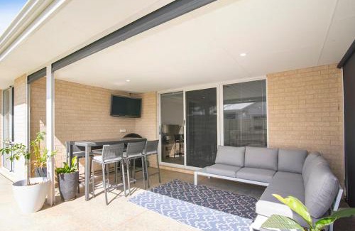 West Busselton House | Jetty Retreat- minutes to town and beach