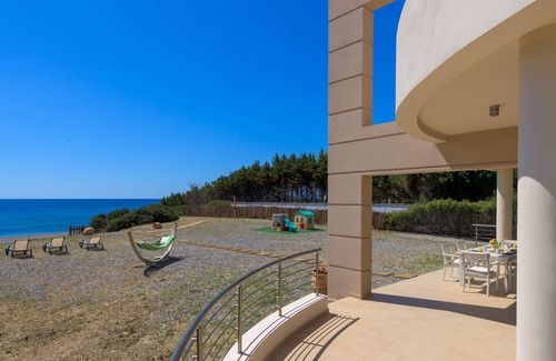 Kiotari Villa | Jewel Blue Beachfront Villa