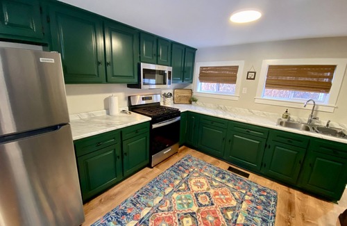 Ludlow House | Jewel Brook Cottage- 4BR house on a tranquil flowing brook!