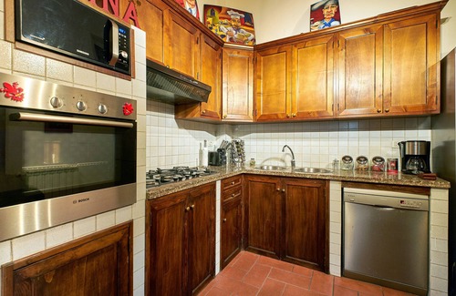 Sant' Ambrogio Apartment | Jewel in Center of Florence, Duomo, Ponte Vecchio, One level, AC, WiFi, W/D