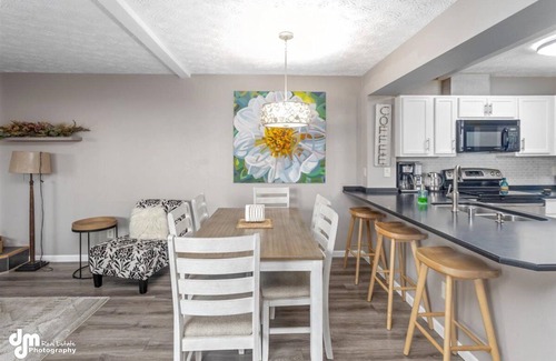 Sand Lake House | Jewel Lakehouse: Townhome close to everything