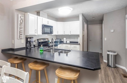 Sand Lake House | Jewel Lakehouse: Townhome close to everything
