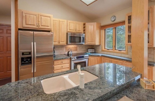 Moose Wilson Road Condo | JHRL - Lupine 1923 - Great Location in the Aspens, Walk to Market and Bus Stop