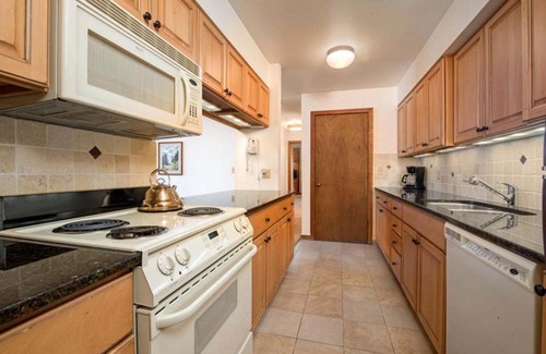 Teton Village House | JHRL - Teewinot A5, steps away from Moose Creek lift