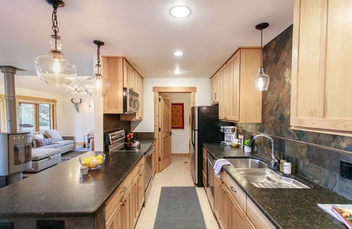 Teton Village Condo | JHRL - Teewinot B4, Updated, modern 2nd floor condo