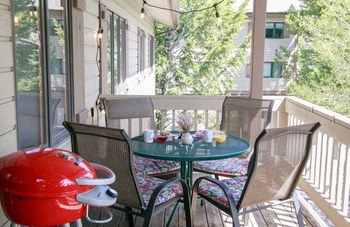 Teton Village Condo | JHRL - Teewinot B4, Updated, modern 2nd floor condo