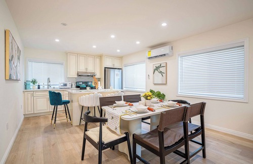 Mayflower Village House | Jie’s 3b3b Arcadia Spacious House with fence yard