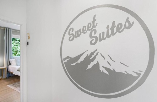 Minor Apartment | Jimi's Sweet Suite - 84 Walkscore