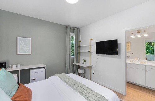Minor Apartment | Jimi's Sweet Suite - 84 Walkscore