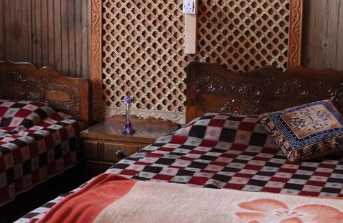 Srinagar Boat Rental | Jimmy's Houseboats