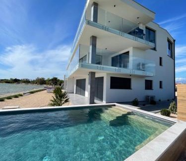 Privlaka Apartment | Jimmys Beach Privlaka direkt am Meer und beheiztem Pool