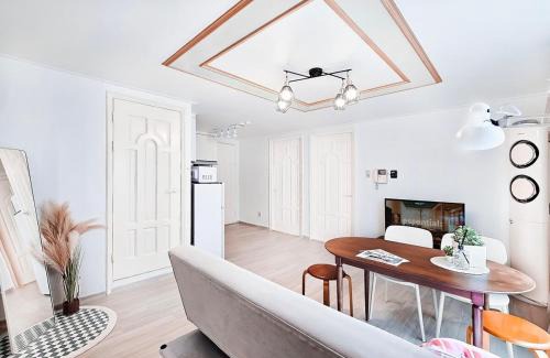 Sinchon-dong Apartment | Jin Stay