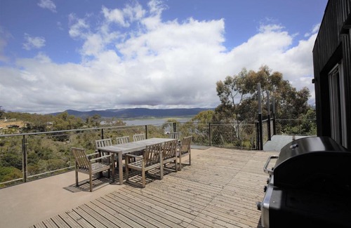 East Jindabyne House | Jindy Haus 1 of 76 Kunama Drive