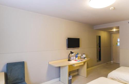Shanhaiguan Hotel | Jinjiang Inn Qinhuangdao Shanhaiguan Railway Station Laolongtou Road Hotel