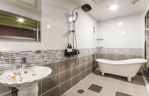 Chinju Hotel | Jinju Queens