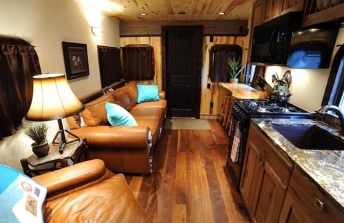 Essex Cabin | "JJ" Luxury Caboose