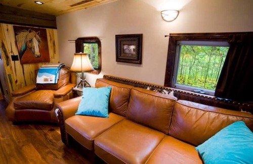 Essex Cabin | "JJ" Luxury Caboose