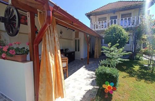 Orastie House | JJ Zavoi
