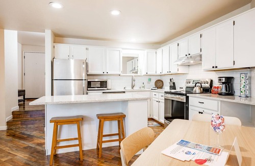 Birch Bay Condo | JL607 Hot tub, indoor pool, pet friendly, beach access, amazing sunsets
