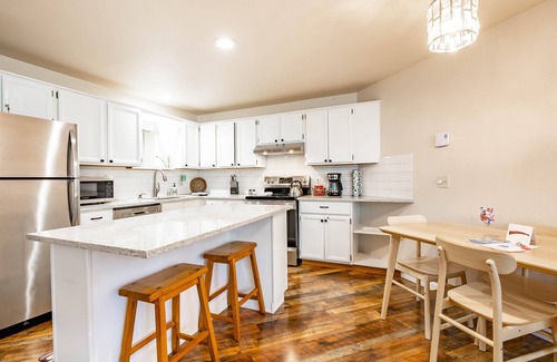 Birch Bay Condo | JL607 Hot tub, indoor pool, pet friendly, beach access, amazing sunsets
