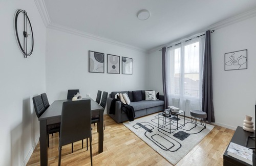 La Courneuve House | JO 2024 - House 12 persons/Subway + Train station/Private parking lot/St de France