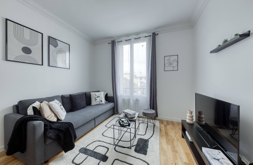 La Courneuve House | JO 2024 - House 12 persons/Subway + Train station/Private parking lot/St de France