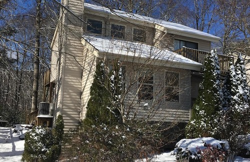 Maggie Valley House | Jo Jo Creekside Cottage