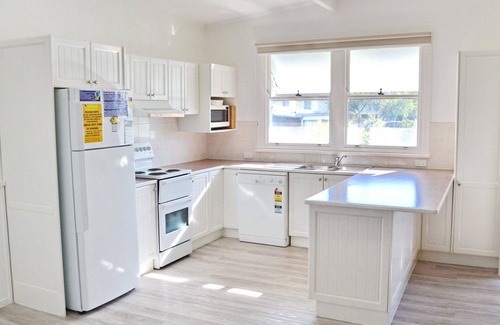 South West Rocks House | Joanna Cottage - walk to the beach