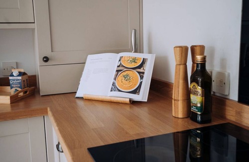 Weymouth Apartment | Joanne's Retreat - Two Bedroom Apartment, Sleeps 3