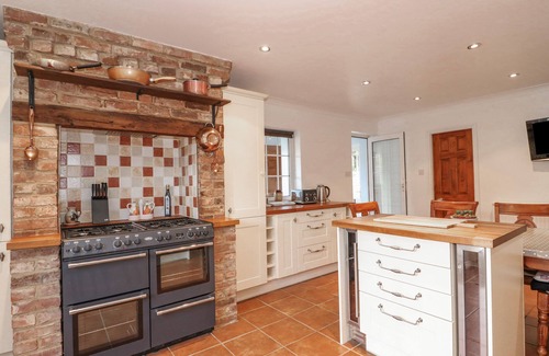 Snettisham Cottage | JOB'S COTTAGE, pet friendly, character holiday cottage in Snettisham