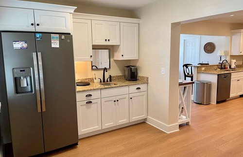 Ocracoke House | JoBell: Spacious Newly Renovated Home