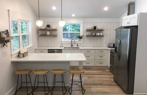Salem House | Jocassee Bungalow | 2 Acre Private Estate | Escape. Unplug. Relax.