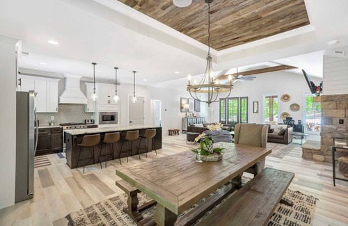 Salem House | Jocassee Retreat - .5 miles from Lake Jocassee