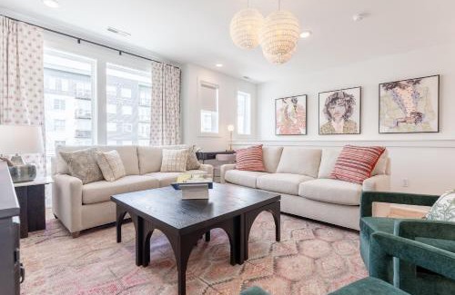 Talbot's Corner House | Jocelyn & Julian at The Lucy by Stay Local Nashville